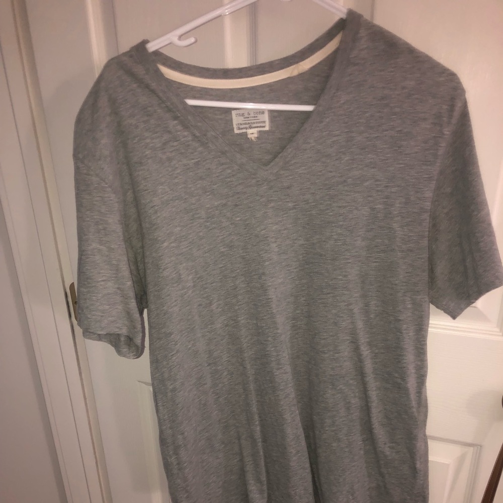 Brand new never warn Rag and bone Pima Cotton Vneck. Sz Medium fits like a large